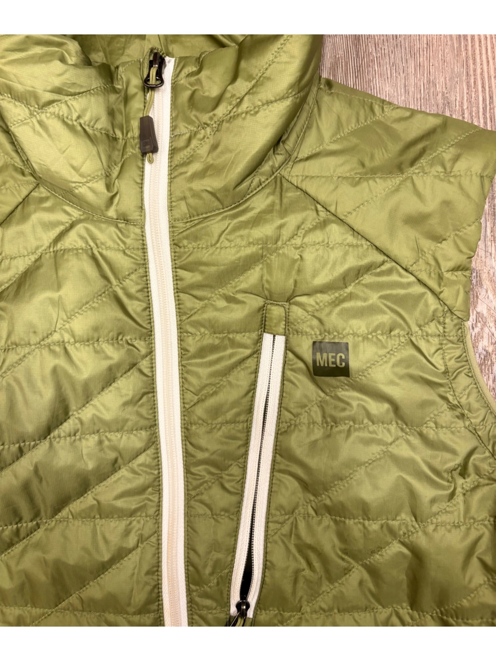 MEC Olive Green Quilted Up-Link Vest with White Zippers - Picture 2 of 4